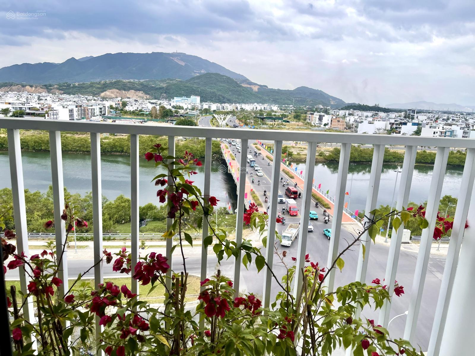 Cho thuê căn góc CT3-VCN Phước Hải 2pn 2wc 2 ban công view sông thoáng mát, full nội thất.