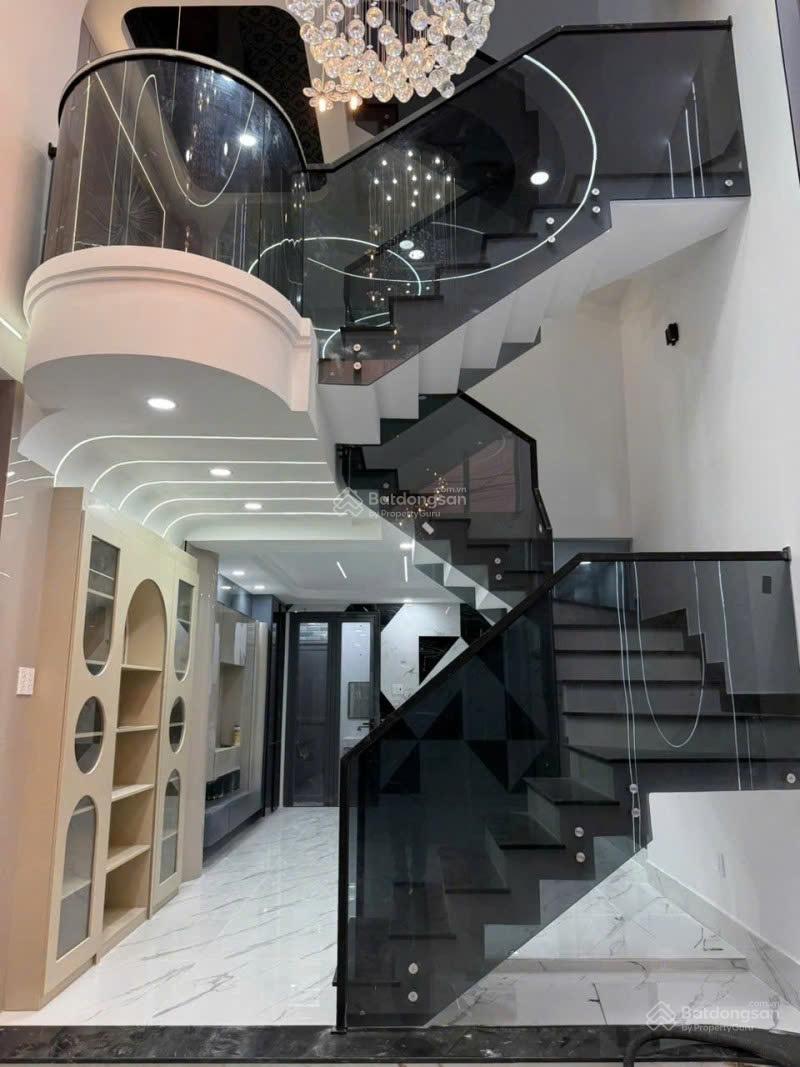 NHÀ ĐẸP 5 TẦNG - LONG TRƯỜNG - HẺM XE TẢI - CHỈ HƠN 6 ĐỒNG