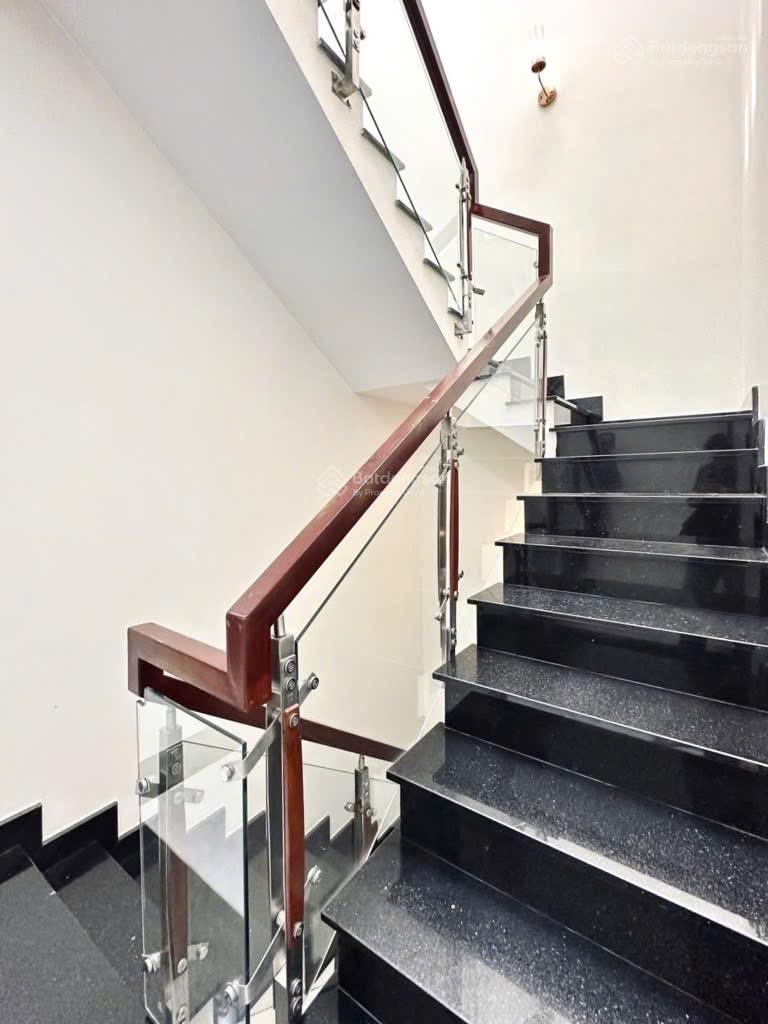 Gấp Bán Nhà Ngay Đại Học Hồng Bàng , Quận Bình Thạnh : 64m2 -5 tầng :5pn ,6wc - 10,9 tỷ TL