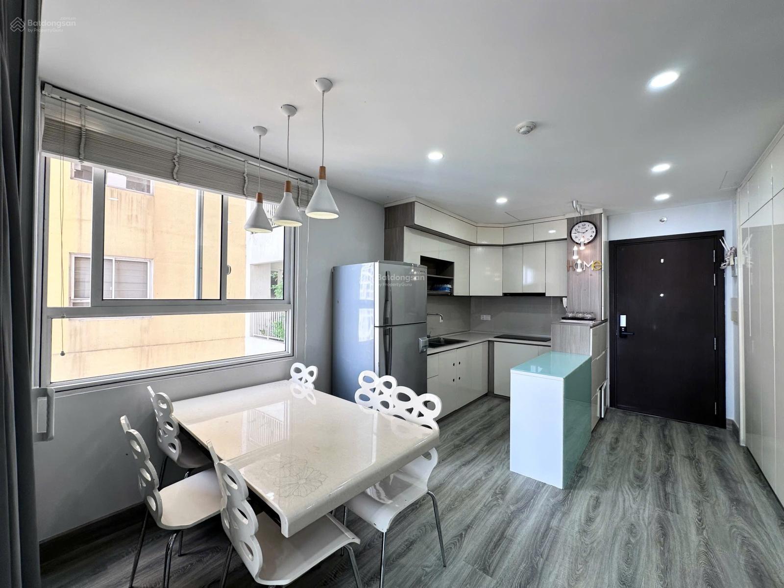 Bán gấp căn hộ tầng cao view sân bay toà Botanica Premier - Novaland 2 phòng ngủ 2WC full nội thất