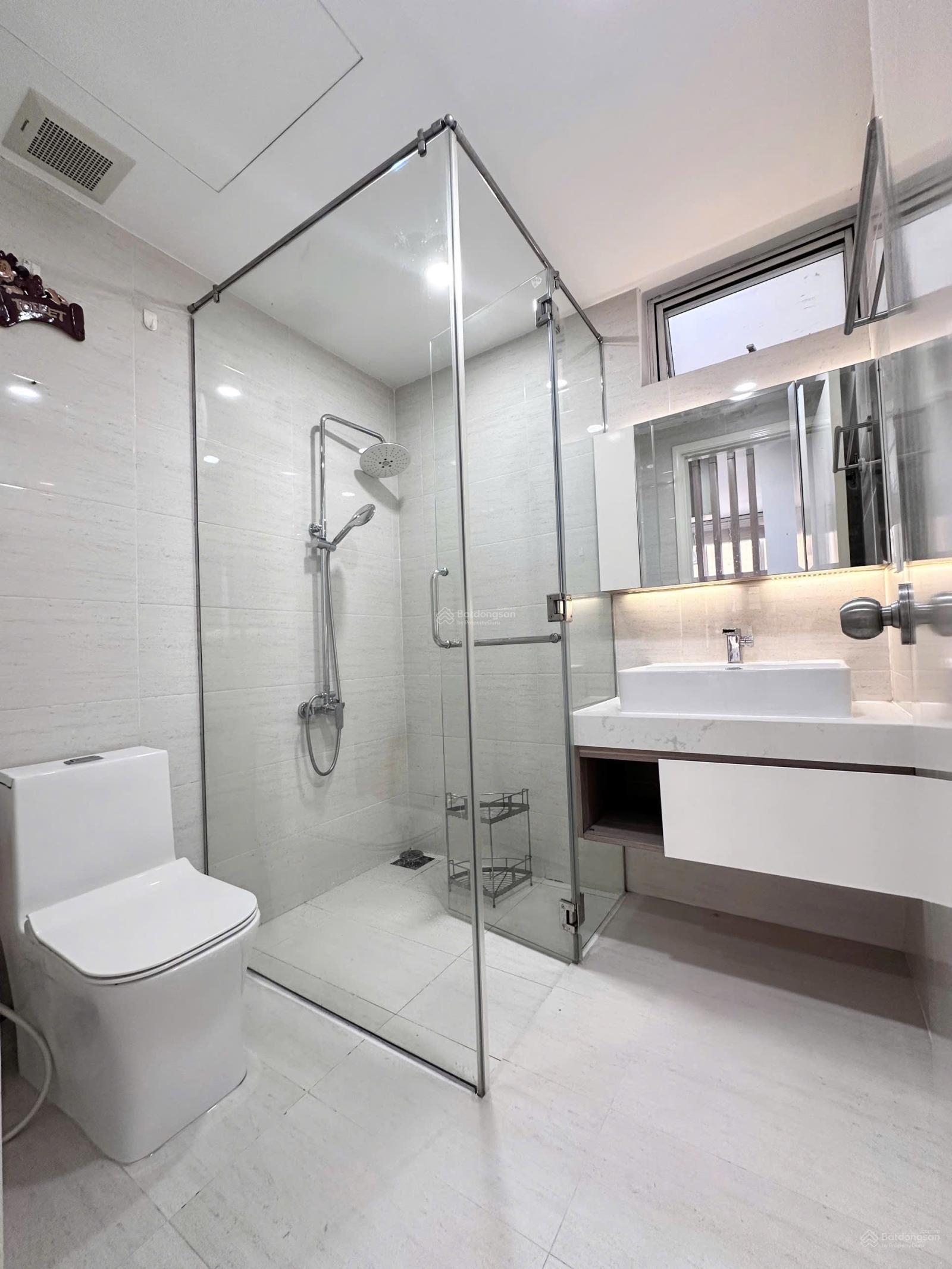 Bán gấp căn hộ tầng cao view sân bay toà Botanica Premier - Novaland 2 phòng ngủ 2WC full nội thất