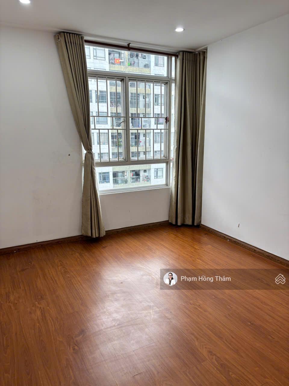 Cho thuê căn hộ Giai Việt Duplex thông tầng, DT 109m2, 3PN, 2 WC, nội thất cơ bản, giá 13tr/tháng Cho thuê căn hộ Giai Việt Duplex thông tầng, DT 109m2, 3PN, 2 WC, nội thất cơ bản, giá 13tr/tháng