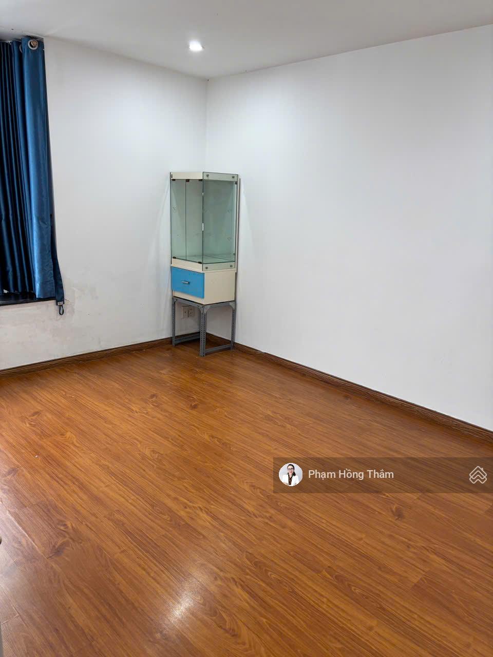 Cho thuê căn hộ Giai Việt Duplex thông tầng, DT 109m2, 3PN, 2 WC, nội thất cơ bản, giá 13tr/tháng Cho thuê căn hộ Giai Việt Duplex thông tầng, DT 109m2, 3PN, 2 WC, nội thất cơ bản, giá 13tr/tháng