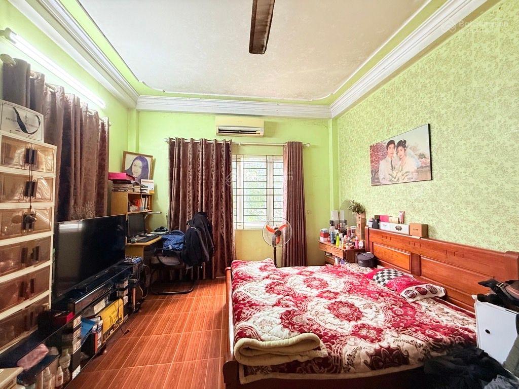 Đất Lâm Hạ.Giá hợp lý.97m2 mặt tiền 6m. Nhà 3 tầng cũ xác định bán đất