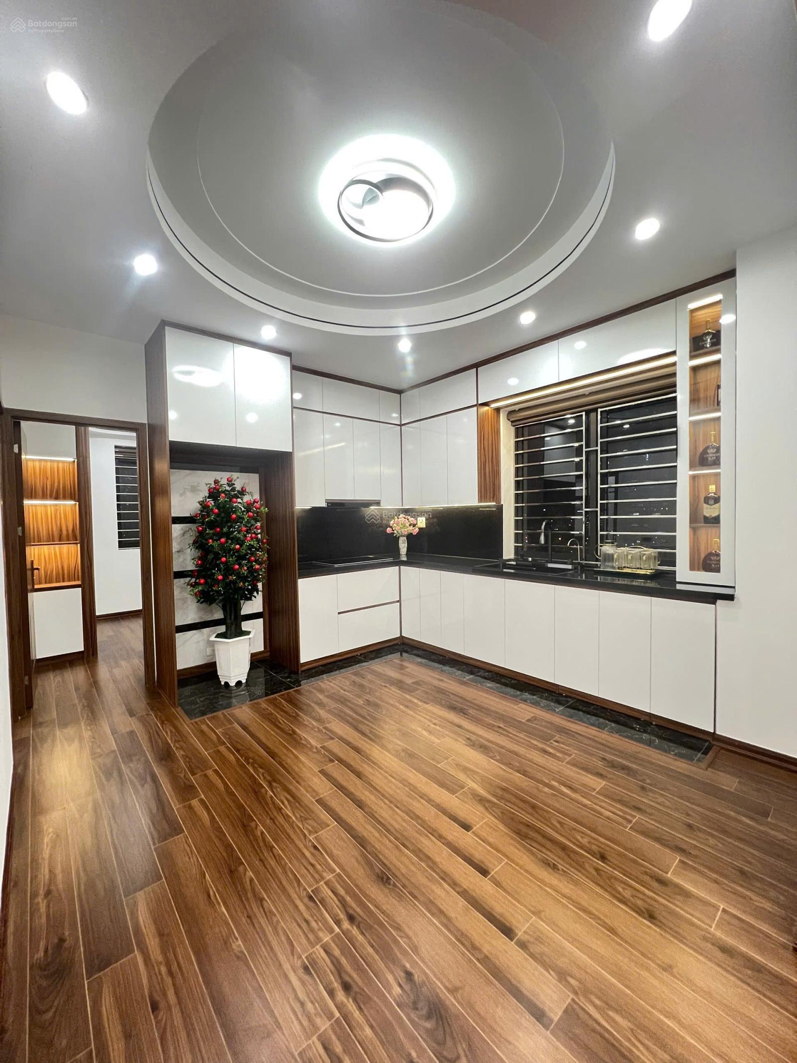 Bán căn hộ chung cư đường Dương Đình Nghệ, Cầu Giấy diện tích 100m2