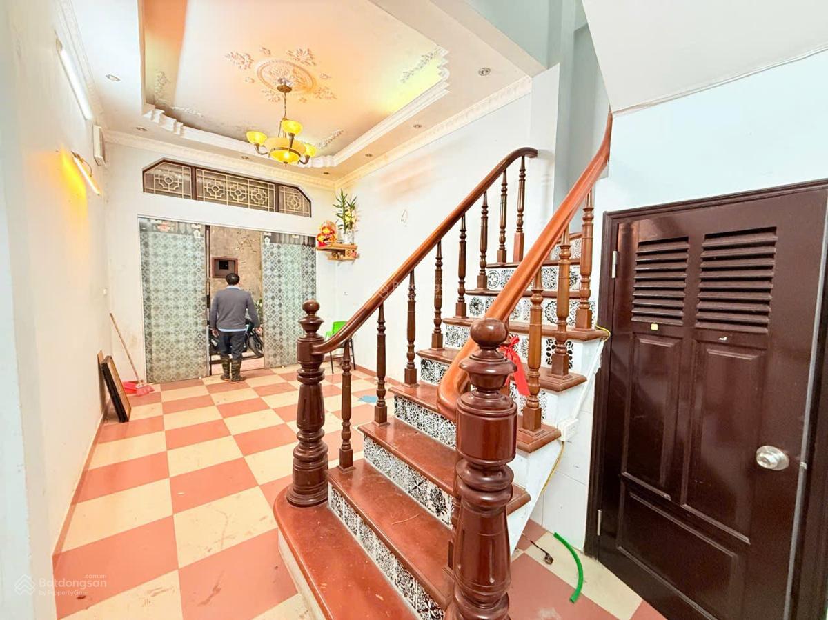 Bán nhà phố Ngọc Khánh, ngõ thông bagac, căn góc 3 thoáng, dân xây KCBT chắc chắn, tặng NT ở ngay