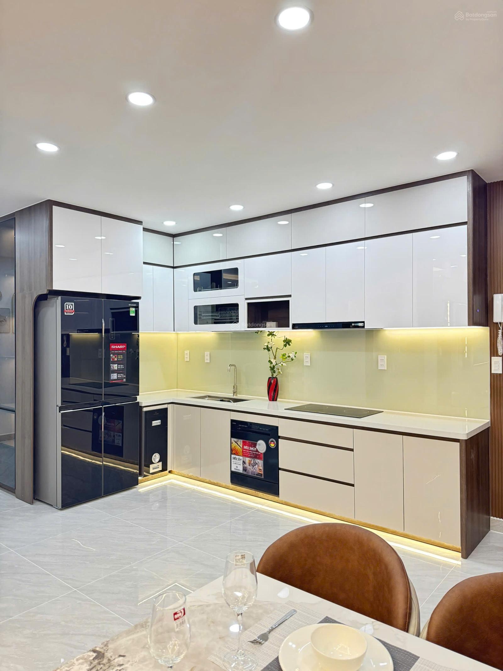 Cần bán nhanh căn hộ Sky Garden - PMH - Q7 nhà đẹp lung linh, mới 100%. LH: 0917 300 *** Em Hằng