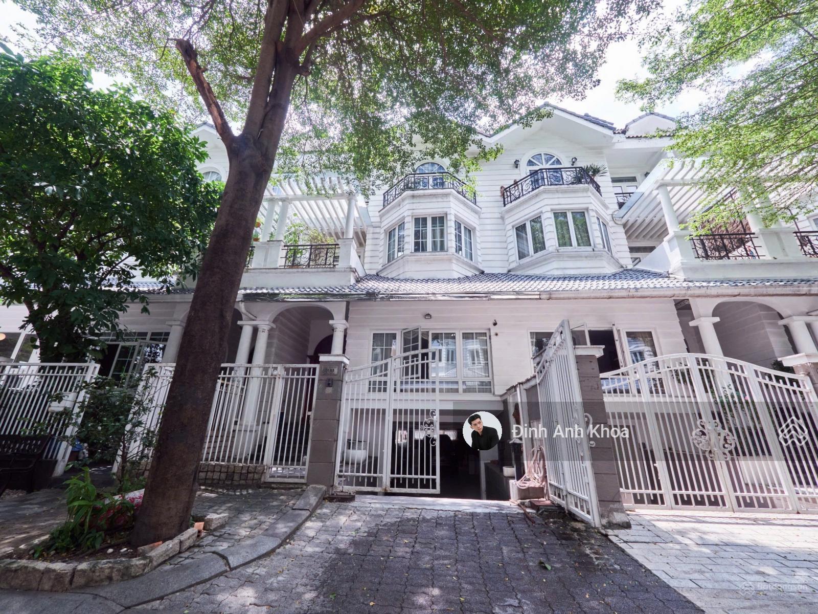 Cần bán biệt thự khan hiếm giá rẻ nhất khu vực! Mặt tiền đường D8 P22 Bình Thạnh DT 7x21m giá 80 tỷ Cần bán biệt thự khan hiếm giá rẻ nhất khu vực! Mặt tiền đường D8 P22 Bình Thạnh DT 7x21m giá 80 tỷ