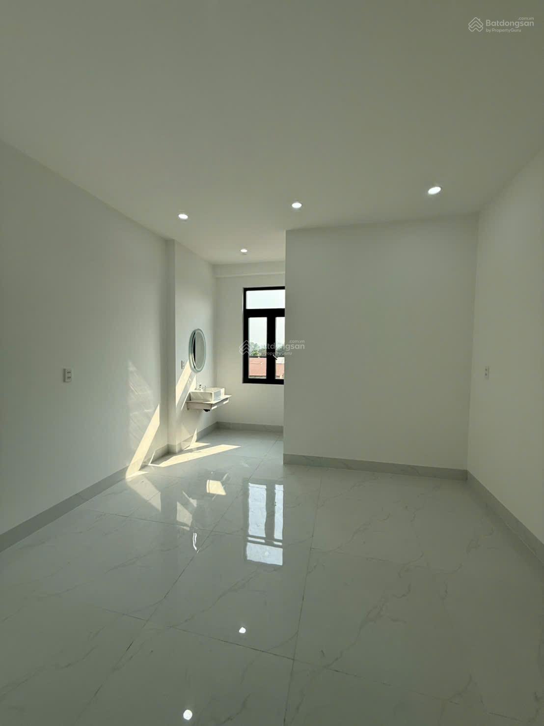 Bán căn nhà lầu mới , đầy đủ nội thất , gần chợ , trường học ub Tân Triều