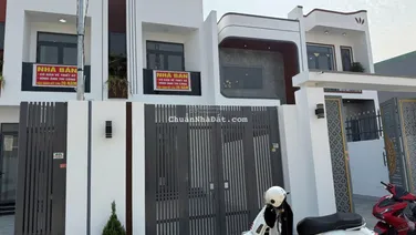 Bán căn nhà lầu mới , đầy đủ nội thất , gần chợ , trường học ub Tân Triều