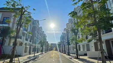 Nhà phố 5 tầng ở Vinhomes Grand Park, 16,5 tỷ, 96m2, view đẹp, vị trí đẹp cạnh Vinschool