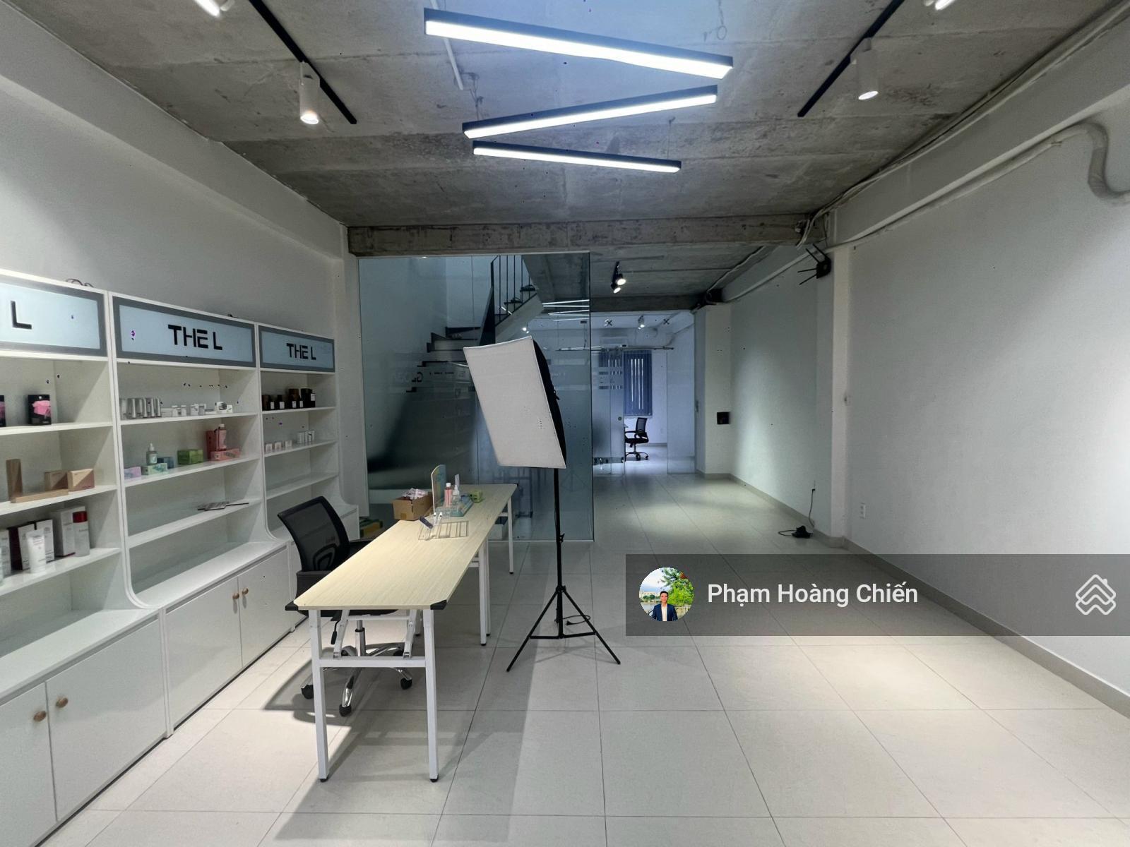 Bán gấp nhà phố Lakeview City DT 5x20m hoàn thiện giá 20.5tỷ HĐ mua bán NH cho vay LH 0907 110 ***