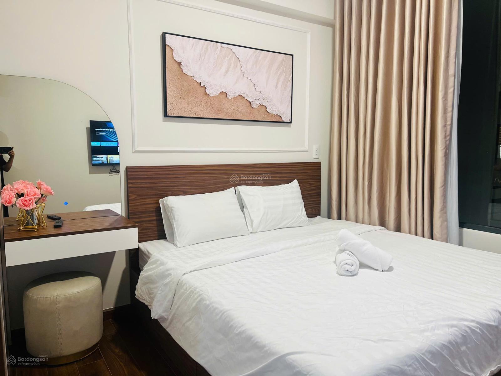 Cho thuê ngắn hạn căn hộ 2PN 86m² Hà Đô Centrosa Q10 - Full nội thất, view hồ bơi