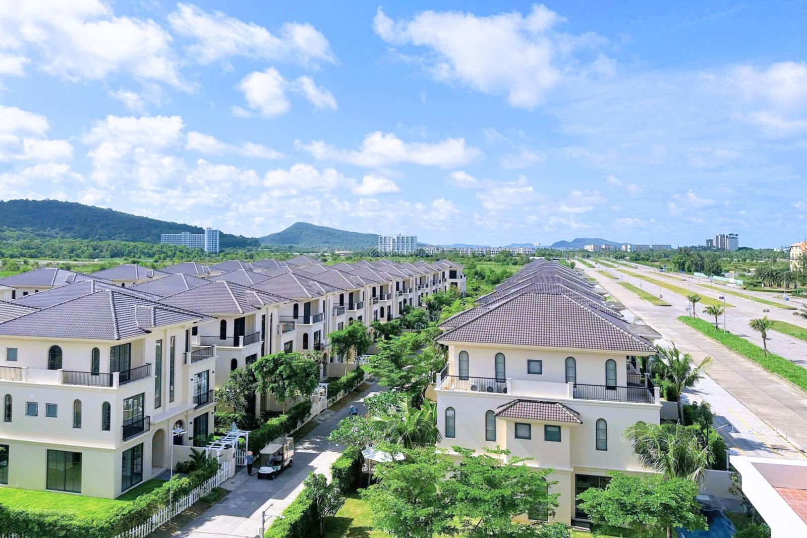 Mở bán đợt cuối biệt thự The Residence Resort & Villas Bãi Trường, căn 4 phòng ngủ 238m2 từ 14 tỷ Mở bán đợt cuối biệt thự The Residence Resort & Villas Bãi Trường, căn 4 phòng ngủ 238m2 từ 14 tỷ