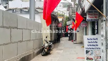 GIÁ RẺ CHỈ 180TR/M2; NHÀ ĐẸP 3 TẦNG Ở NGAY PHỐ CẦU GIẤY. DT 106M2; MT 5M NỞ HẬU - 30M RA ÔTÔ TRÁNH