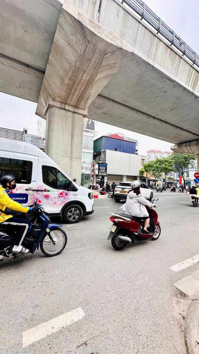 GIÁ RẺ CHỈ 180TR/M2; NHÀ ĐẸP 3 TẦNG Ở NGAY PHỐ CẦU GIẤY. DT 106M2; MT 5M NỞ HẬU - 30M RA ÔTÔ TRÁNH