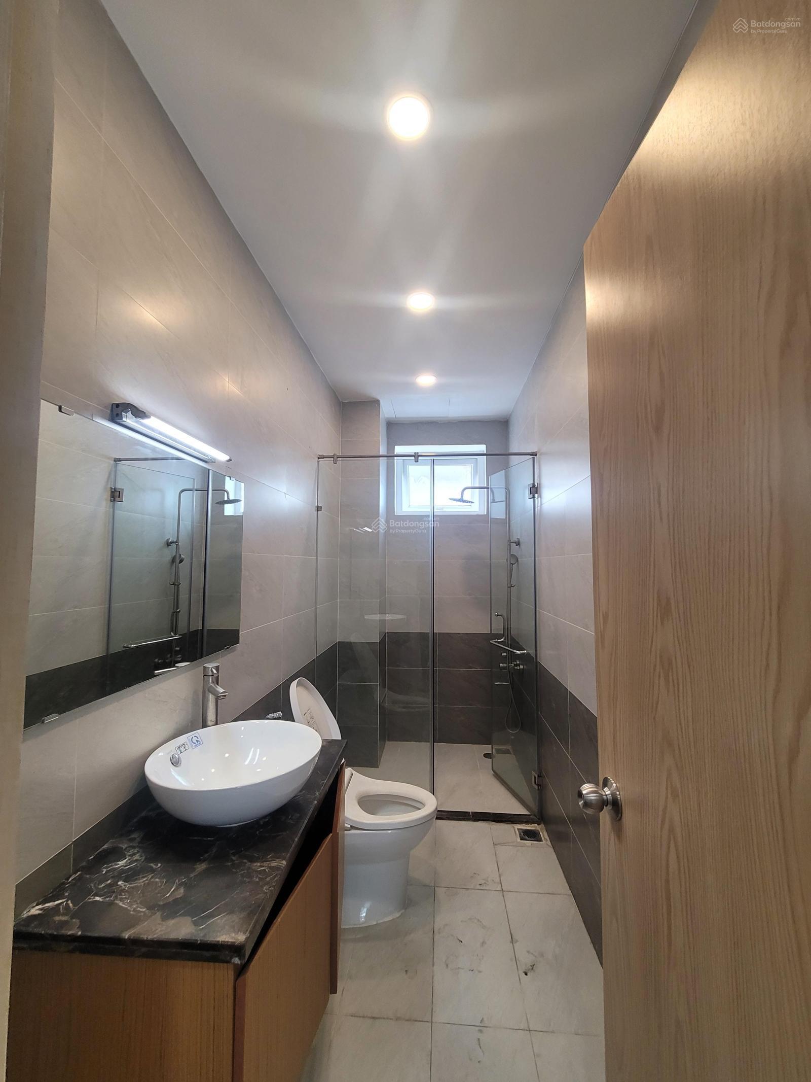 Cho thuê nhà Rio Vista 18tr gần Gia Hòa, Đỗ Xuân Hợp 150m2 3 lầu 4PN, gara. LH 0901 193 ***