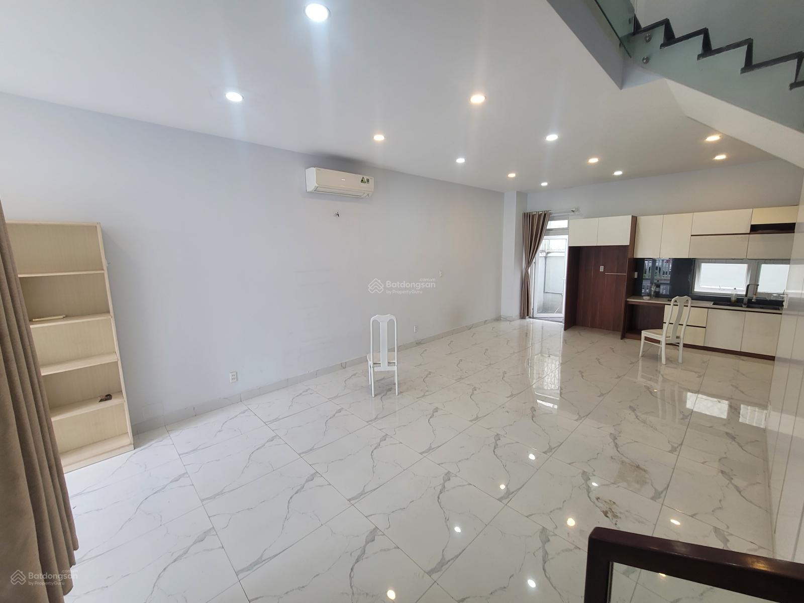 Cho thuê nhà Rio Vista 18tr gần Gia Hòa, Đỗ Xuân Hợp 150m2 3 lầu 4PN, gara. LH 0901 193 ***
