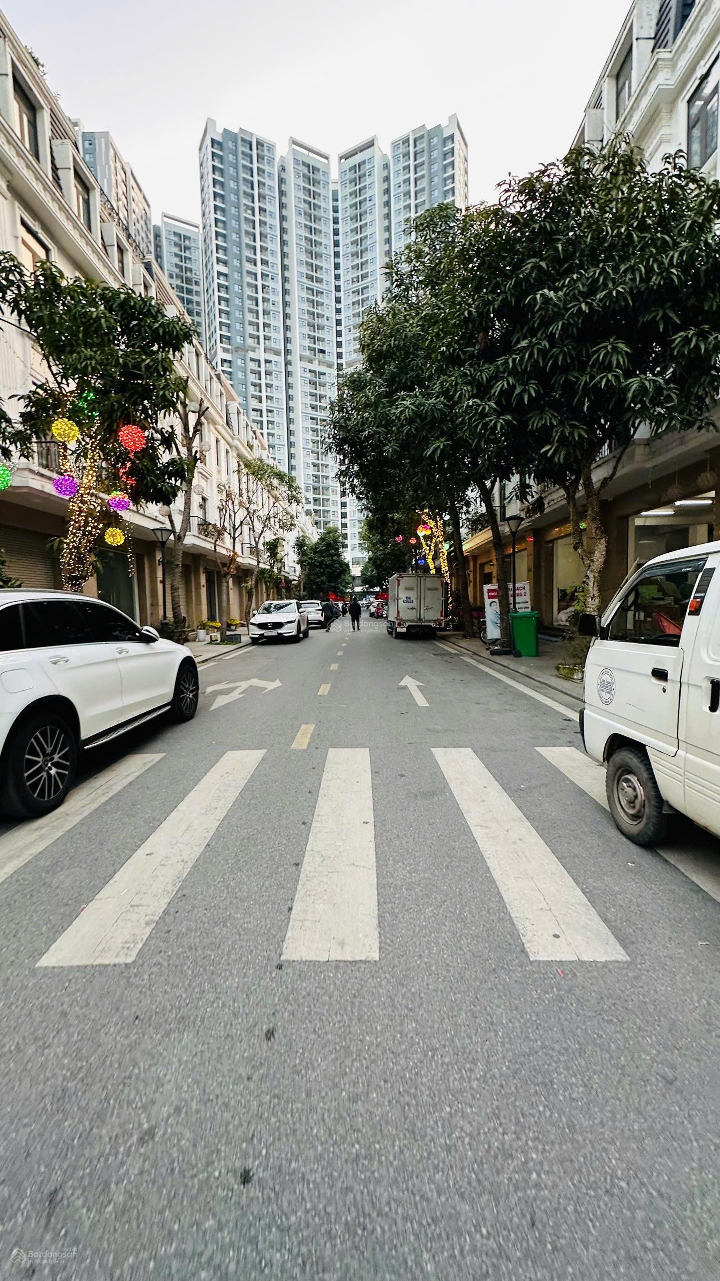 Siêu hiếm 3 căn liền kề Hoàng Huy Mall ngang 15m Tổng (235,5m2; mặt tiền 15m; 36 tỷ).