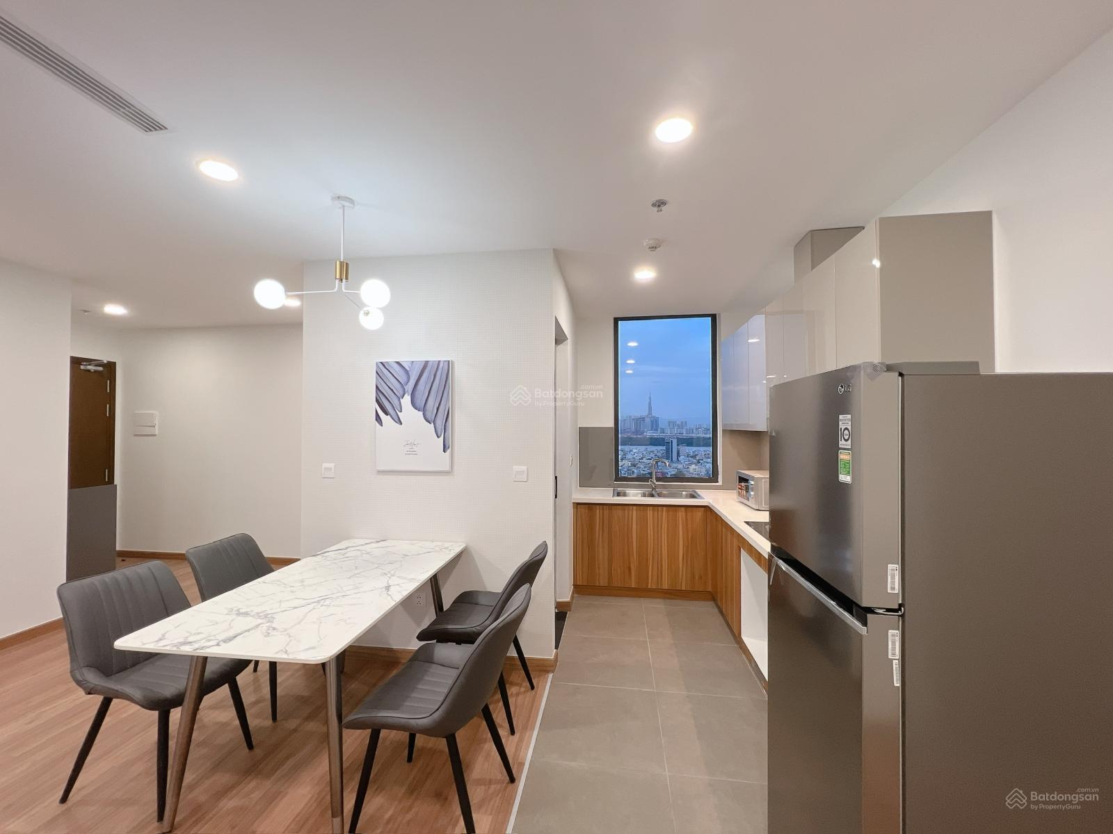 Cho thuê 2PN2WC full - diện tích lớn 80m2 - căn góc - view 3 mặt kính tràn - LM81 - giá 18tr/tháng