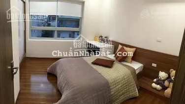 Bán gấp căn hộ 3 phòng ngủ 131m2, giá 11.1 tỷ, full nội thất đẹp chỉ việc ở, Capital Garden