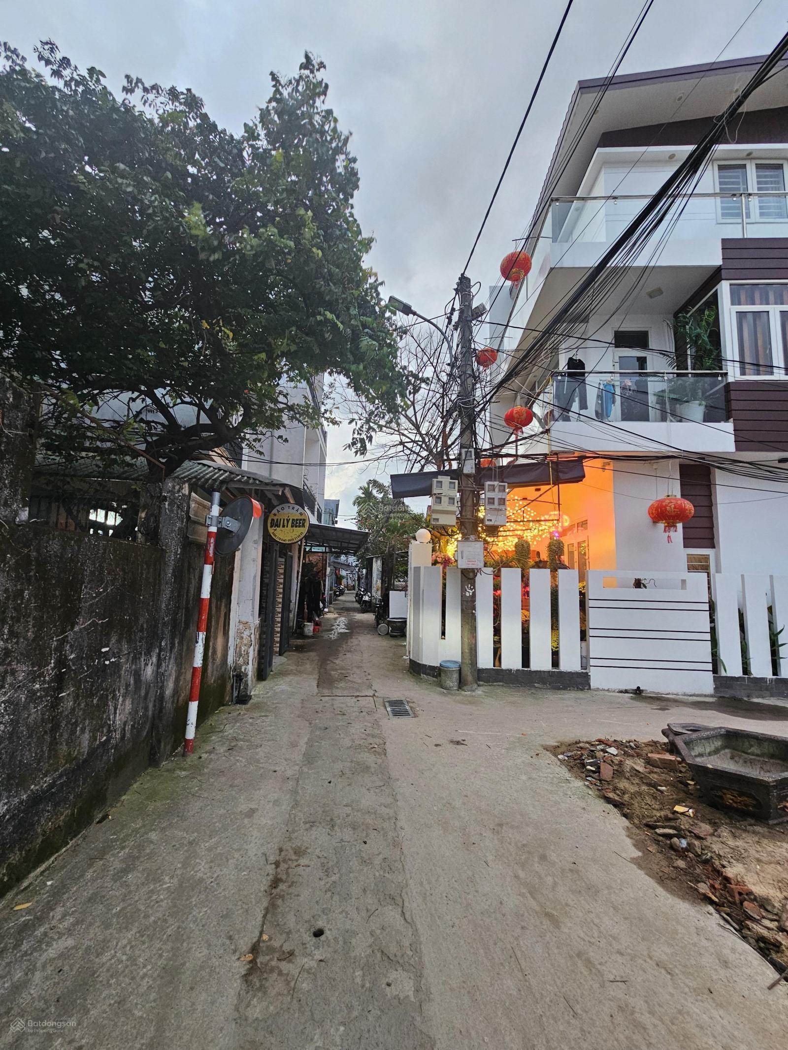 Cần chuyển nhượng lô đất. DT 75 m2. KV Sơn Trà kiệt 3m. Cách biển 2 phút. Đi bộ. Giá 4 tỷ
