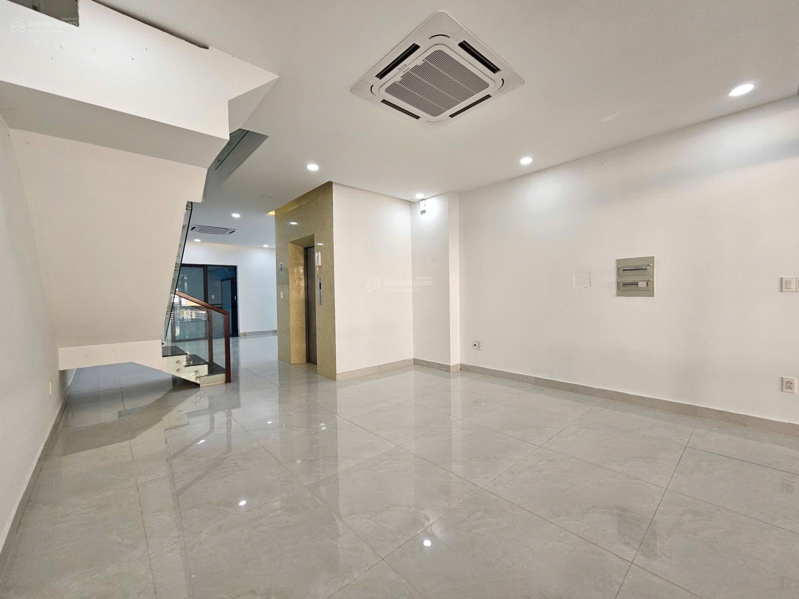 Cho thuê tầng trệt 5x20m đường thông thoáng nhà có lối thông hành, thang máy, 02 máy lạnh âm trần. Cho thuê tầng trệt 5x20m đường thông thoáng nhà có lối thông hành, thang máy, 02 máy lạnh âm trần.