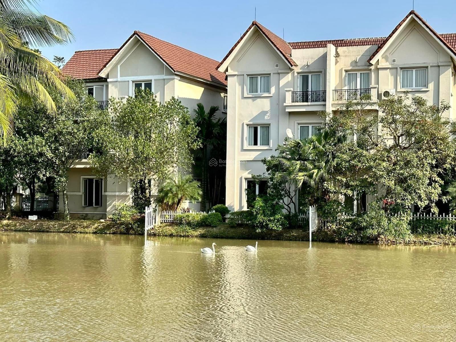 Cần Bán Gấp Căn BT Hoa Phượng 6, 243m2, sông đẹp, ở luôn, giá tốt nhất 86.5 tỷ Vinhomes Riverside