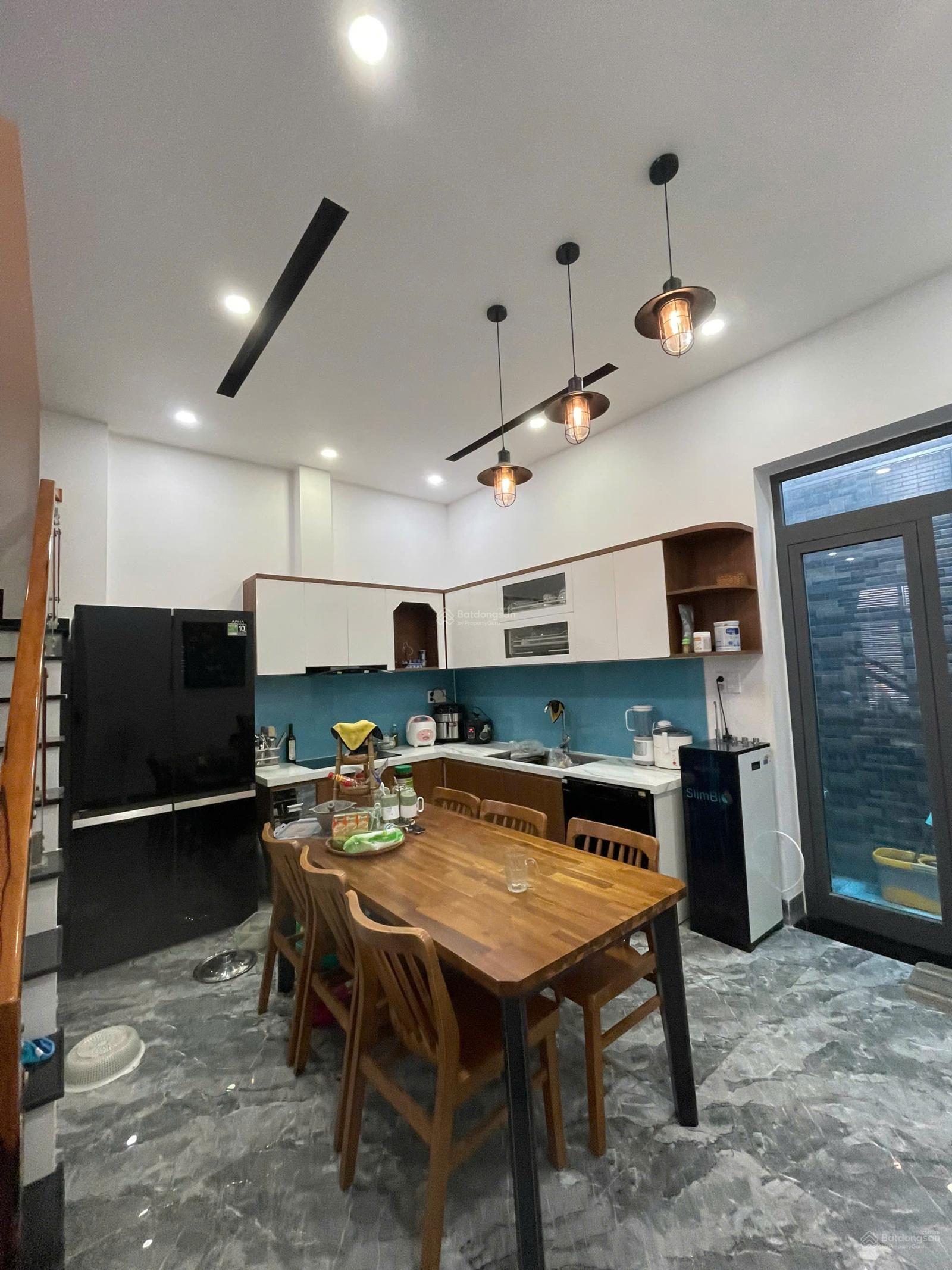 BÁN NHÀ MỚI KĐT ACC VĨNH HÒA CÁCH BIỂN CHỈ 200M - CHO THUÊ 15 - 20 TRỊU/THÁNG - NỘI THẤT CAO CẤP