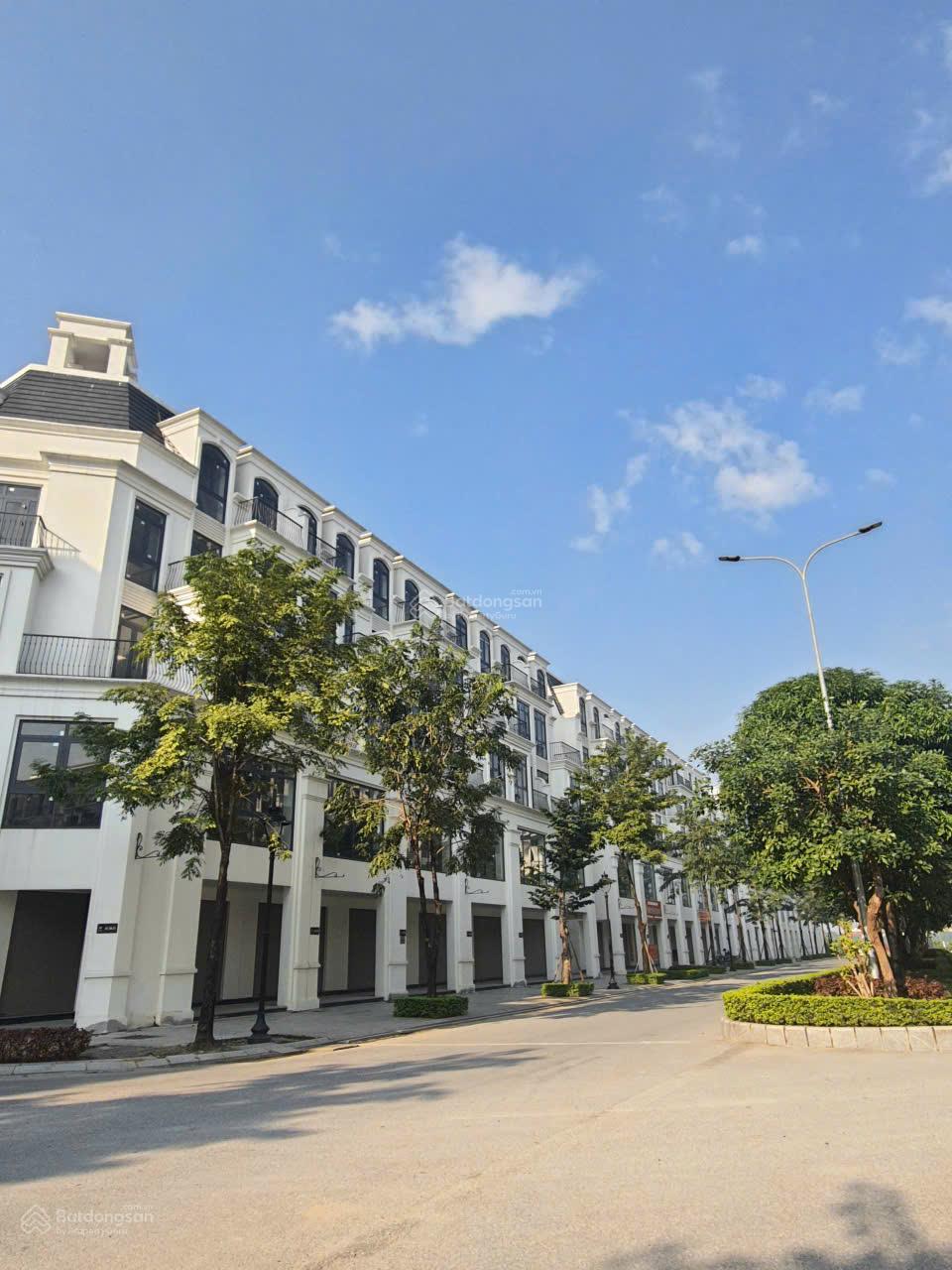 Bán liền kề hướng đông nam khu Anh Quốc dự án Hinode Royal Park. Dt 100m2 giá 17,3 tỷ. 0966 761 ***