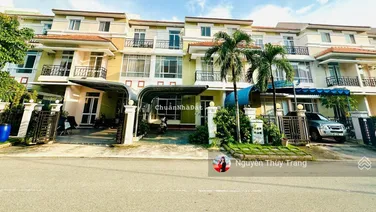 Cần cho thuê căn biệt thự giá rẻ tại oasis 1 Thuận An nhà đẹp i hình - 4N 4WC 1 trệt 2 lầu