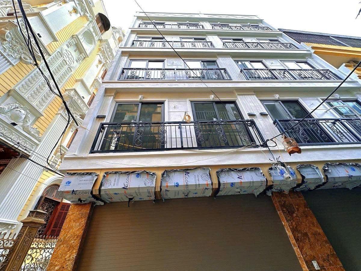 KHAI XUÂN 3 MẶT THOÁNG- HOÀNG QUỐC VIỆT- NGÕ THÔNG - Ô TÔ VÀO NHÀ 54m2- 6 tầng - MT6 / / giá 21 tỷ