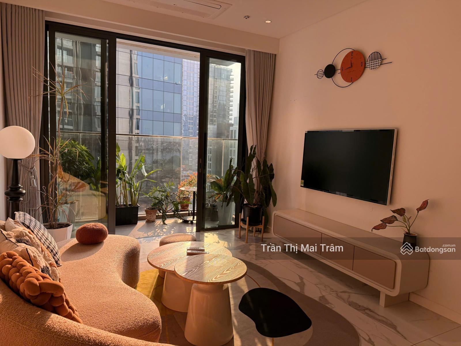 Nhà đẹp, trống sẵn nội thất cao cấp để ở 83m2, 2PN, 2WC ở The Crest Residence, chỉ 1620$