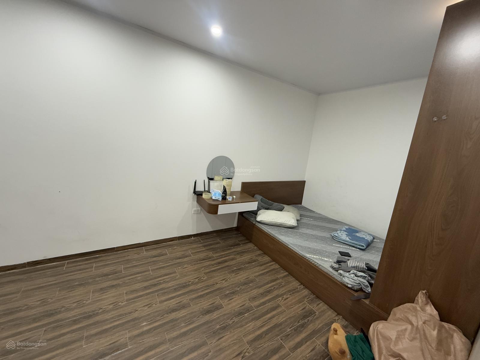 Cho thuê căn hộ full đồ, thang máy bếp khách riêng biệt, nhận nhà ngay. LH 0913 034 ***