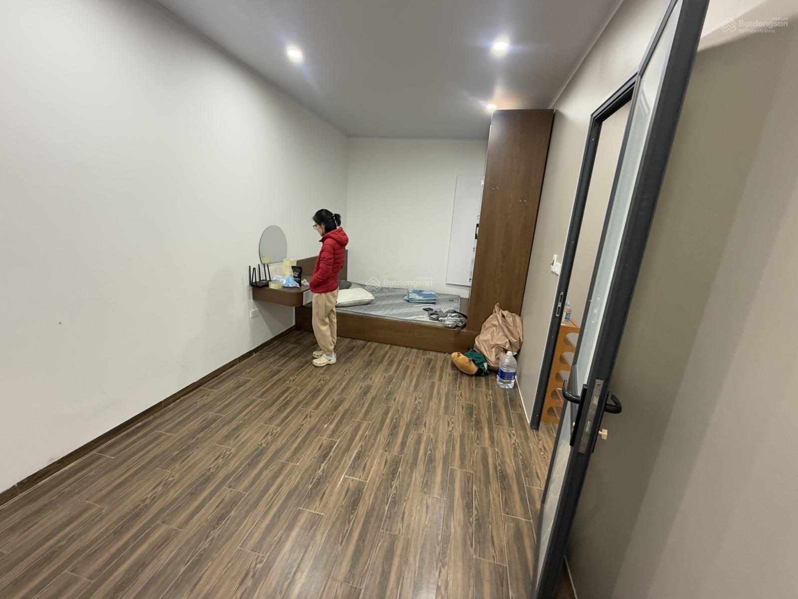 Cho thuê căn hộ full đồ, thang máy bếp khách riêng biệt, nhận nhà ngay. LH 0913 034 ***