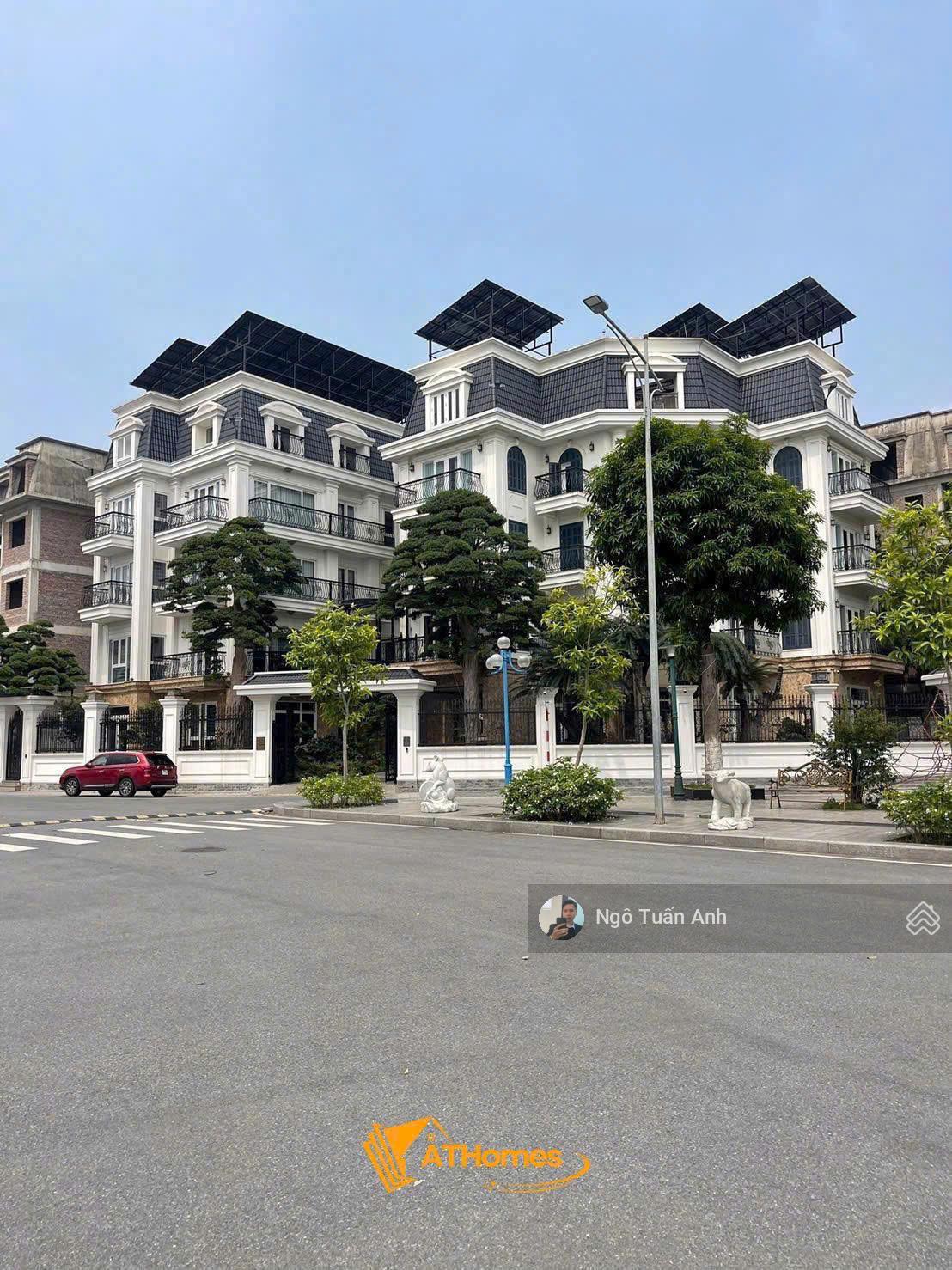 Em Tuấn Anh bán biệt thự song lập 5 tầng hướng Đông Bắc giá chỉ hơn 100 triệu/m2.