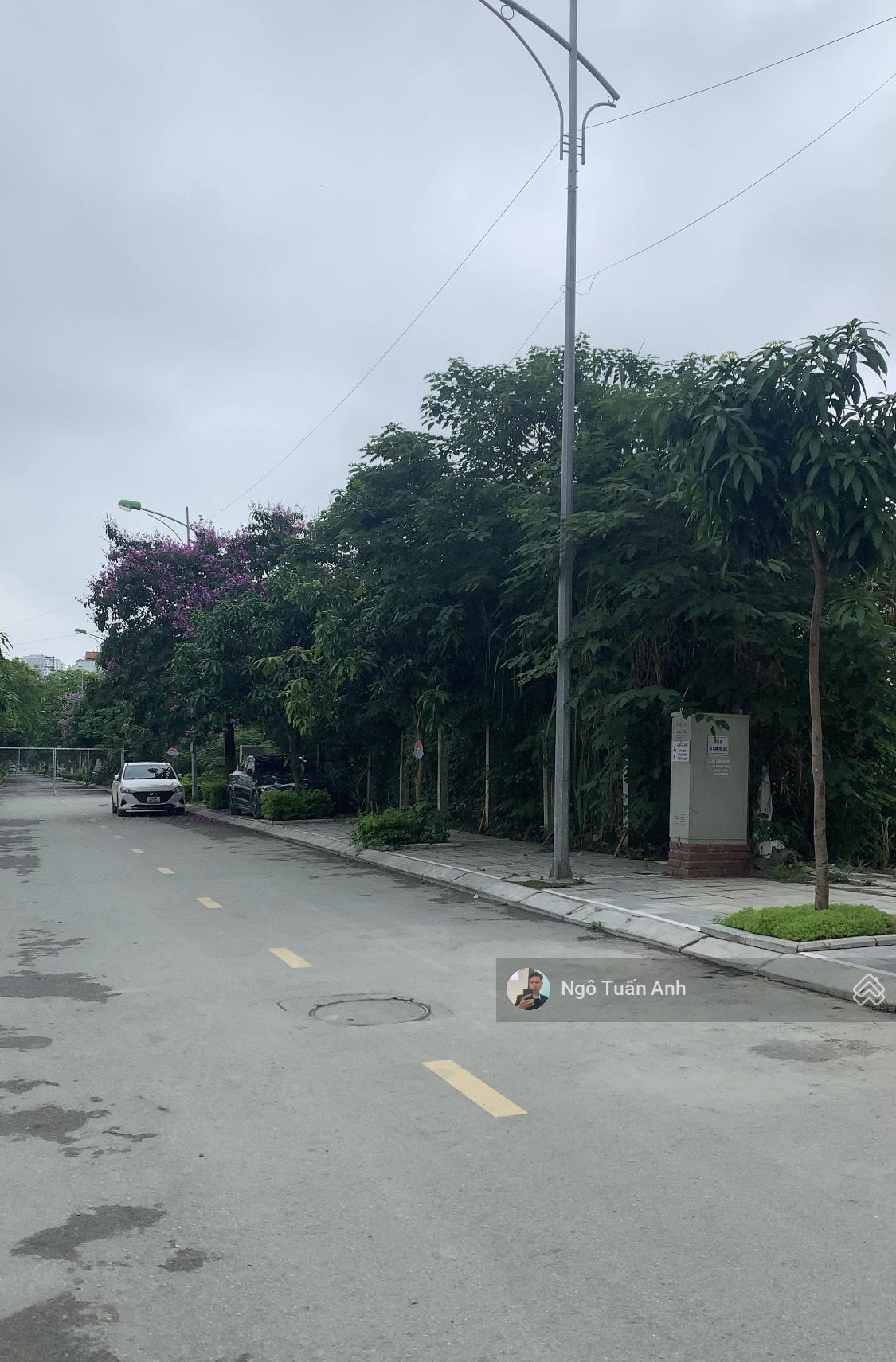 Em Tuấn Anh sẵn lô đất dịch vụ Tân Việt, ô tô tránh nhau Em Tuấn Anh sẵn lô đất dịch vụ Tân Việt, ô tô tránh nhau