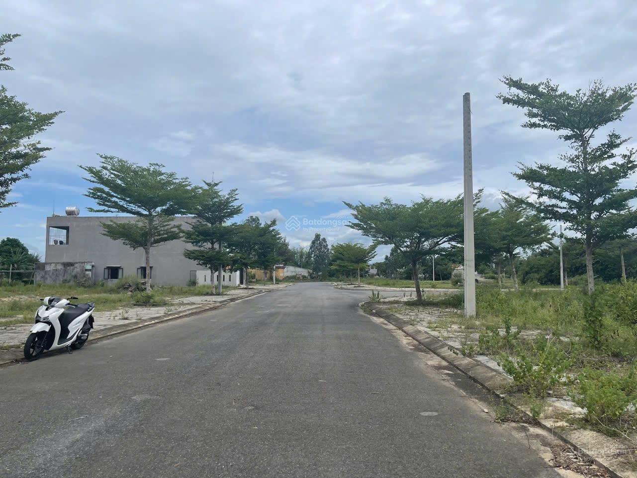 Khu đô thị số 4: 171,5m2 cho khách đầu tư, sát sông, sát FPT