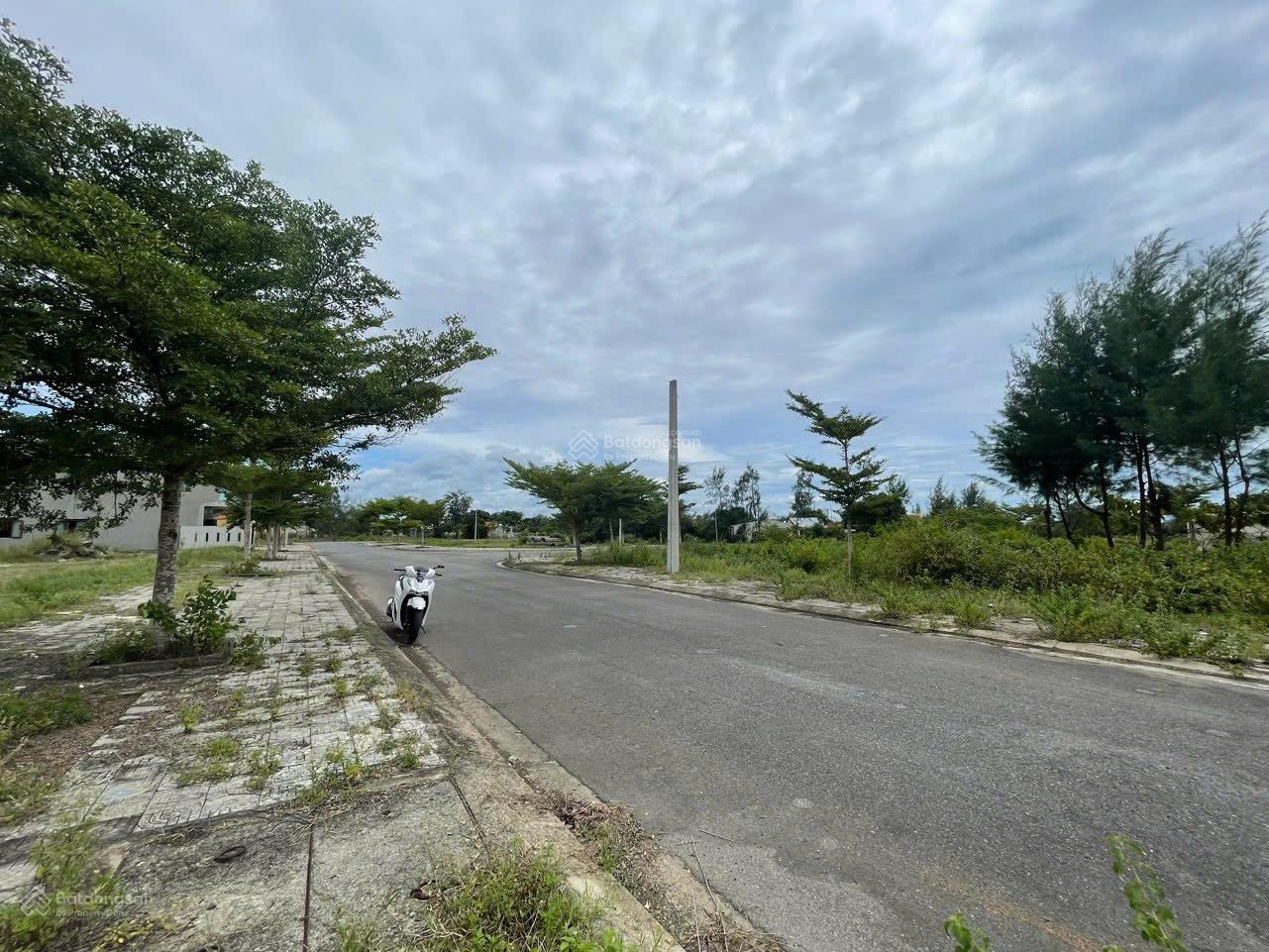 Khu đô thị số 4: 171,5m2 cho khách đầu tư, sát sông, sát FPT