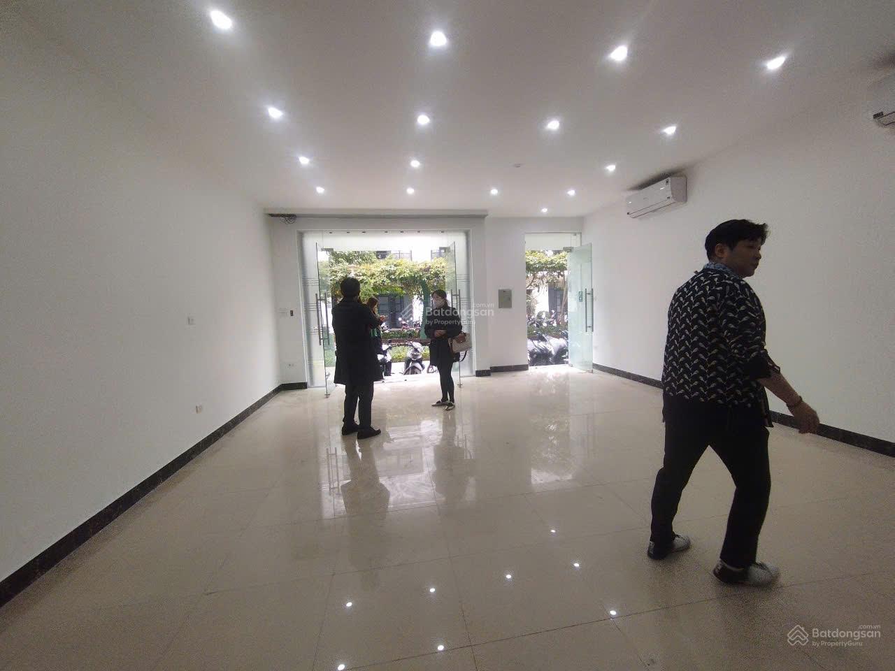 Cho thuê nhà nhà phố Cự Lộc, Thanh Xuân. DT 100m2, 6 tầng, mặt tiền 6m thang máy, nhà mới. Giá 60tr