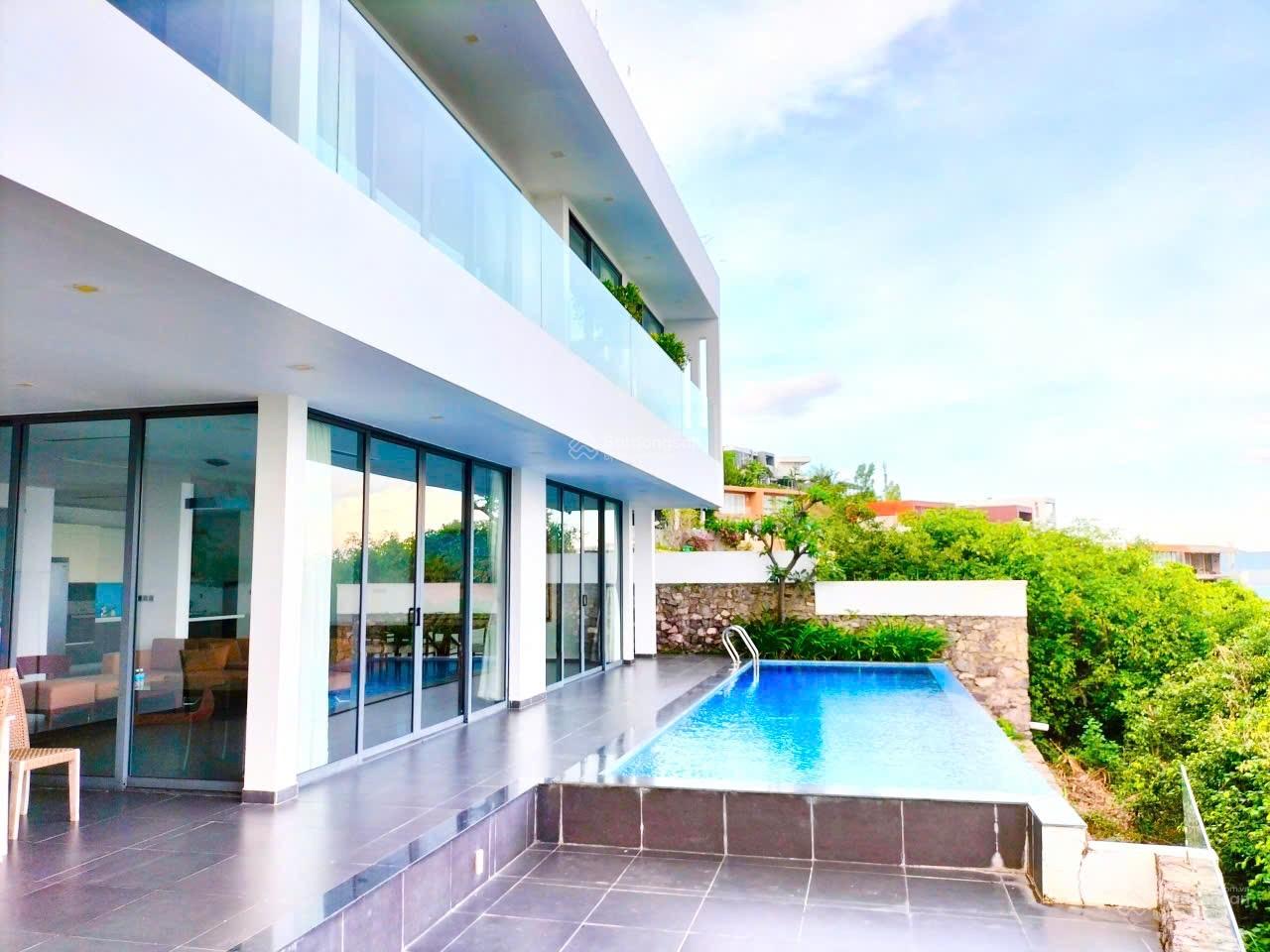 Bán căn biệt thự siêu đẹp view ôm trọn vịnh biển Nha Trang