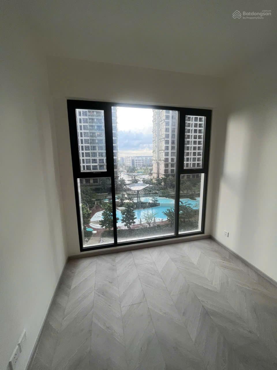 2PN góc tòa C, view trực diện hồ bơi - bán 4,5 tỷ - Sẵn Sổ Đỏ, bán gấp trước Tết