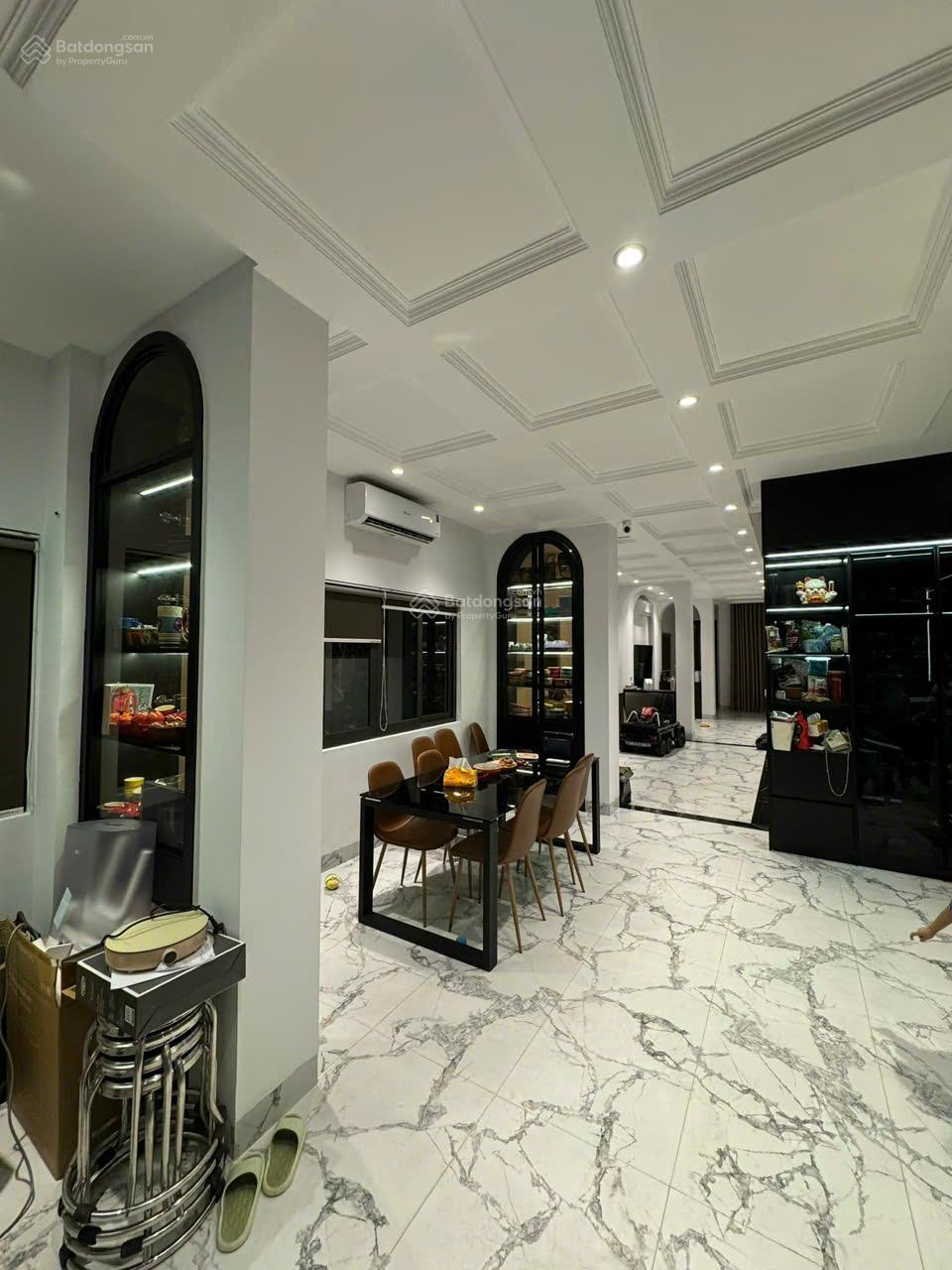 Cần bán BT Trung văn Intracom, Tố Hữu, DT 145m x 4T,MT 6,2m. Giá 41 tỷ. LH: 0964 769 ***