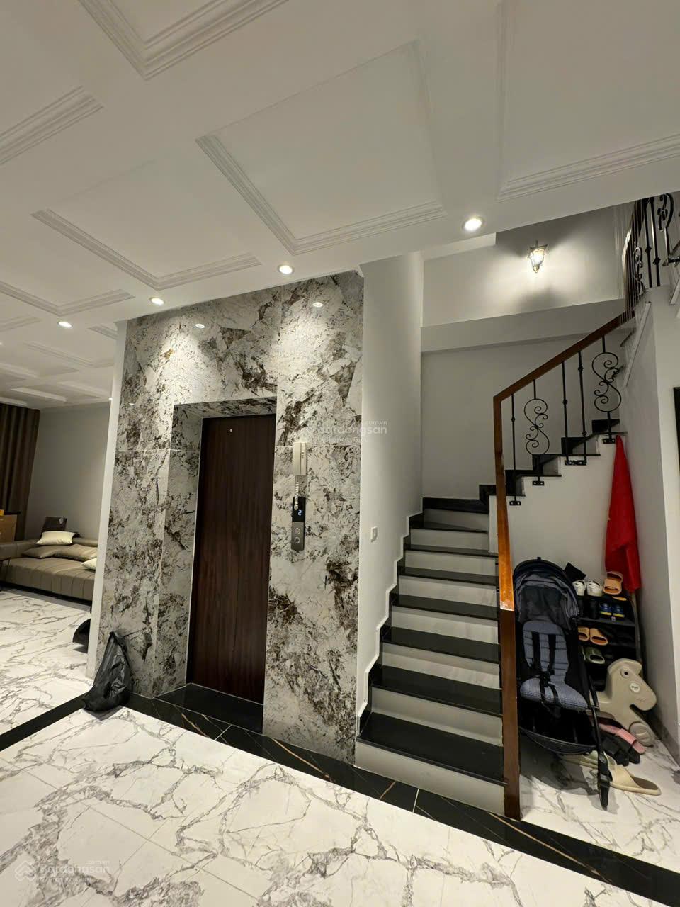 Cần bán BT Trung văn Intracom, Tố Hữu, DT 145m x 4T,MT 6,2m. Giá 41 tỷ. LH: 0964 769 ***