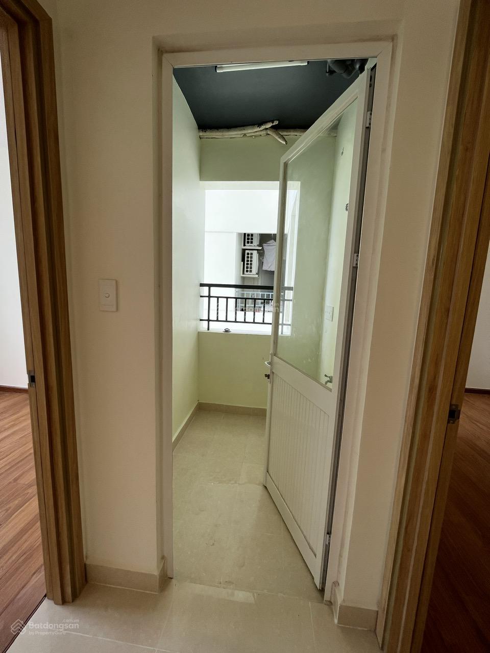 Cho thuê Căn 3 Phòng ngủ Nhà trống k có nội thất. Giá thuê chỉ 8 triệu. LH : 0909 086 *** Hương
