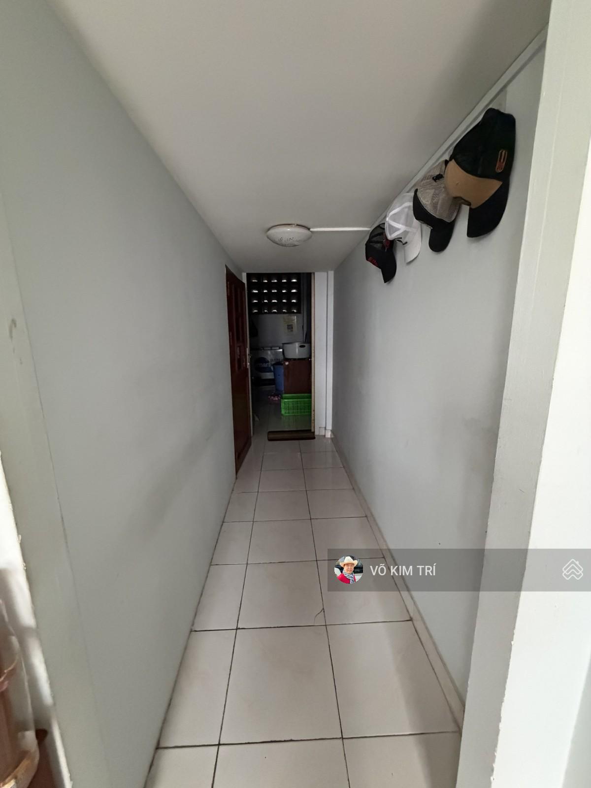 Quận 11 CC Lạc Long Quân 40m2, lầu 1 sát Đầm Sen, SHR, giá 2,35 tỷ