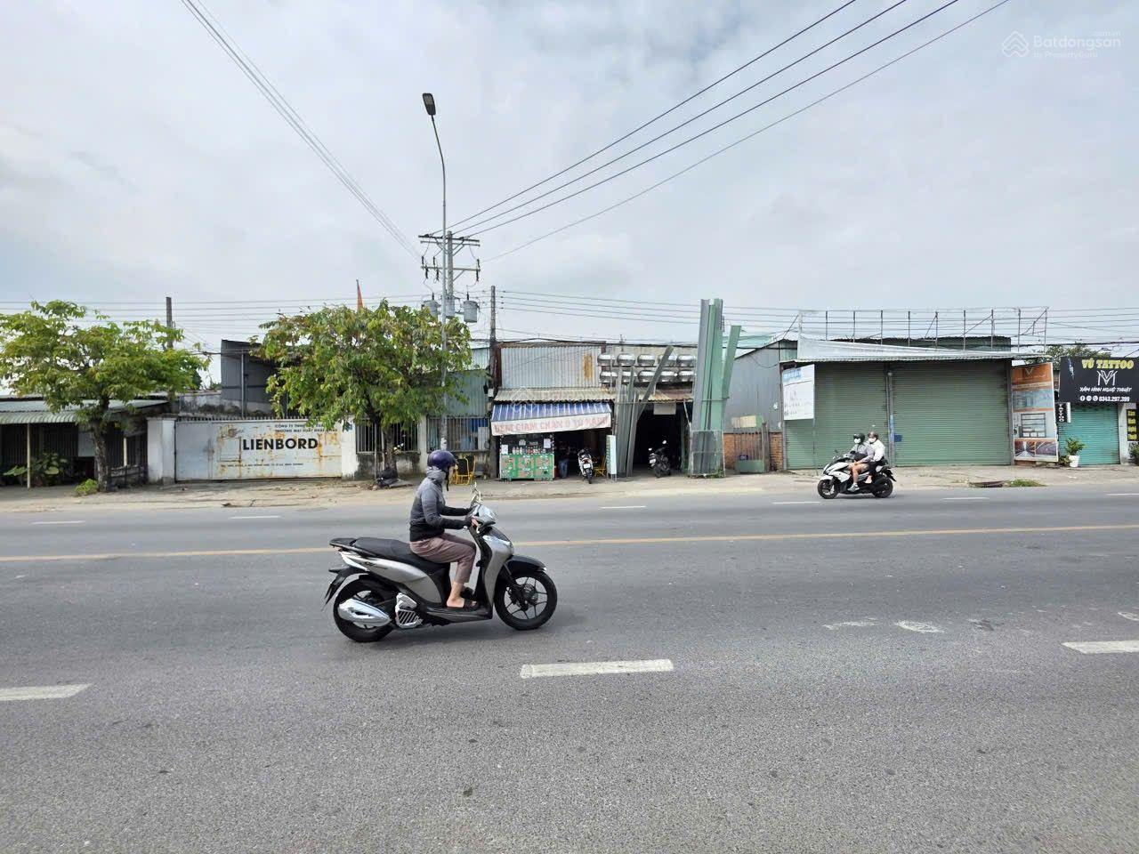 Đất 183m mặt tiền kinh doanh gần Vincom550, phường Tân Đông Hiệp, TP Dĩ An. Đất 183m mặt tiền kinh doanh gần Vincom550, phường Tân Đông Hiệp, TP Dĩ An.