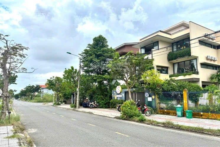 Bán đất biệt thự view sông (Diện tích: 300m2)