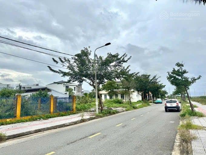 Bán đất biệt thự view sông (Diện tích: 300m2)