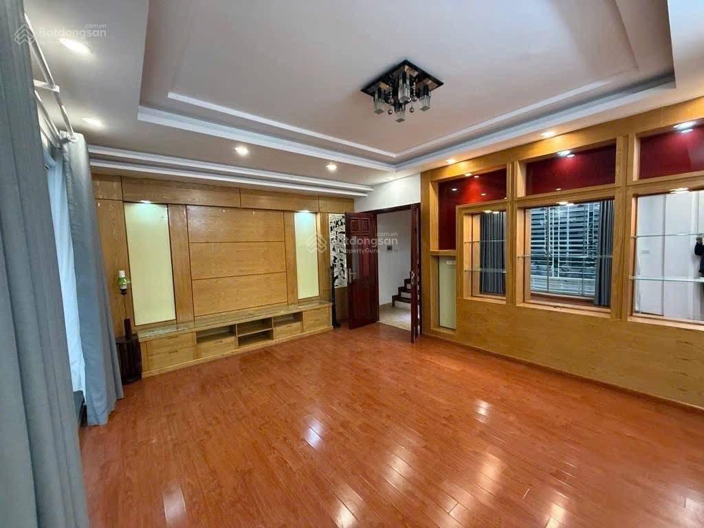 Nhà phố Hoàng Hoa Thám, ngõ thông, căn góc, trước nhà 4m, kinh doanh, dân xây KCBT 52m*5T full NT